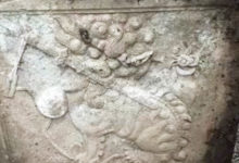 百年聖旨「被當洗衣板」數十年！村民：因為有一定摩擦力，相當好用！-頭條楓林網