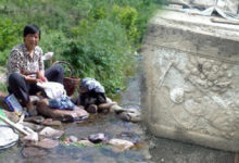 擁有119年歷史的「石碑聖旨」，卻被村民們拿來當「搓衣板」用了50年！-頭條楓林網