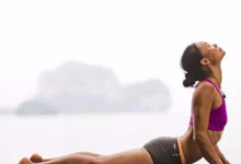 4式瘦身又減齡的瑜伽動作，還能有效消除頸紋！-頭條楓林網