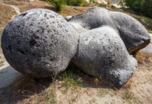 羅馬尼亞發現「有生命力的神奇石頭」，每逢下雨就會「瘋狂地生長」，連科學家也感覺困惑！-頭條楓林網