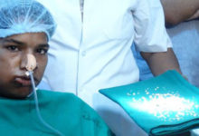 印度17歲少年右下頜腫脹長達1年半，家人都以為是得了怪病，沒想到手術後才發現他長了232顆牙齒！-頭條楓林網