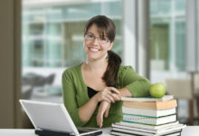 為什麼很多女生工作不愛化妝出門愛化妝？ 這就是不化妝了理由-頭條楓林網