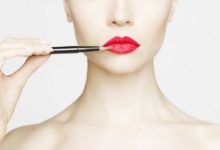 哪三種是女生必備的化妝品 屬於女生包包的美妝清單-頭條楓林網