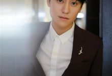 秦俊傑紅色西裝優雅寫真 楊紫知道你這麼帥嗎？-頭條楓林網