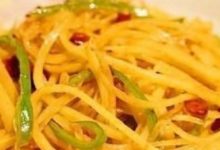 廚師長教你正宗的酸辣土豆絲，這樣做出來酸辣脆爽，太下飯了-頭條楓林網