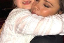 小七和媽媽臉貼著臉！貝嫂維多利亞：女兒小七就是貼心小棉襖-頭條楓林網