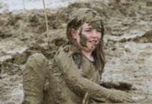 熊孩子的泥巴大戰 紐西蘭兒童變「泥娃」-頭條楓林網