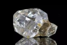 鑽石居然是有彈性的，可以像橡皮一樣彎曲變形還能恢復原狀！-頭條楓林網