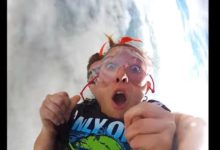 她玩極限跳傘興奮到假牙噴出，還擊中後方教練-頭條楓林網