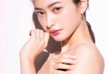 這個男人幾乎給所有日本女星化過妝，這次他出的化妝品讓女生們痴狂！-頭條楓林網