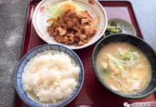 這家日本餐廳的便當里混入一隻青蛙屍體引起大騷亂，該公司已謝罪！-頭條楓林網