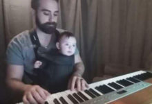 帥爸爸哄寶寶睡覺，網友歪樓「我也想給把拔抱抱」-頭條楓林網