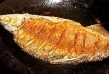 煎魚千萬別直接倒油！ 多數人都弄錯了這點，難怪魚肉破皮還不入味-頭條楓林網