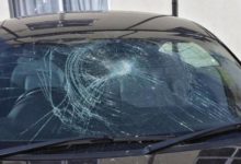 擋風玻璃砸碎，車主因為說了一個“是”，保險公司不賠償！-頭條楓林網