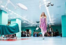 上次讓模特抱著腦袋走秀的Gucci，這次又把秀場搬到了墓地…-頭條楓林網