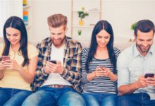 長時間滑手機危害巨大！ 學會3招不傷身-頭條楓林網