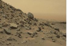 衛星在距離地球幾億公里的星球，發現一個神秘的大坑-頭條楓林網