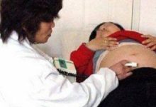 兩個月男嬰睡著后再沒醒過來，大夫檢查后，老公揮手欲打婆婆！-頭條楓林網