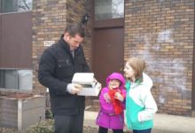 罹患色盲的爸爸收到矯正顏色眼鏡超興奮-頭條楓林網