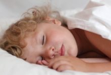 睡覺前千萬別給孩子吃這7種食物-頭條楓林網