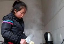 父母因意外去世，16歲女孩靠自己養活弟弟妹妹，拒絕他人幫助！-頭條楓林網