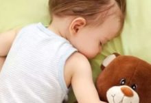 寶寶喜歡趴著睡，會不會影響寶寶的發育？-頭條楓林網